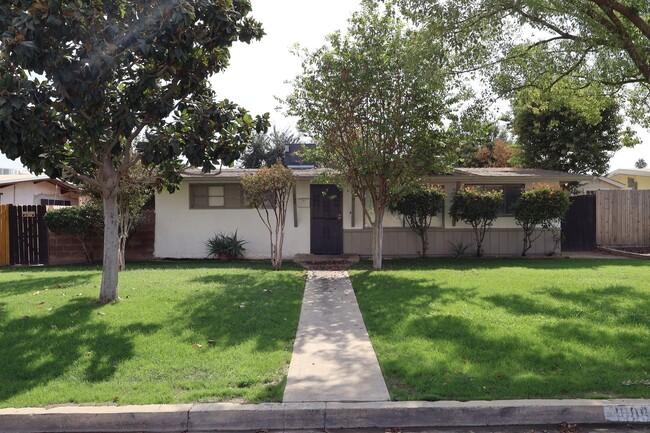 Building Photo - Charming 4-Bedroom Home Near Bakersfield C...