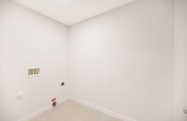 Building Photo - 3Bd/2.5Bd Monroe Townhome