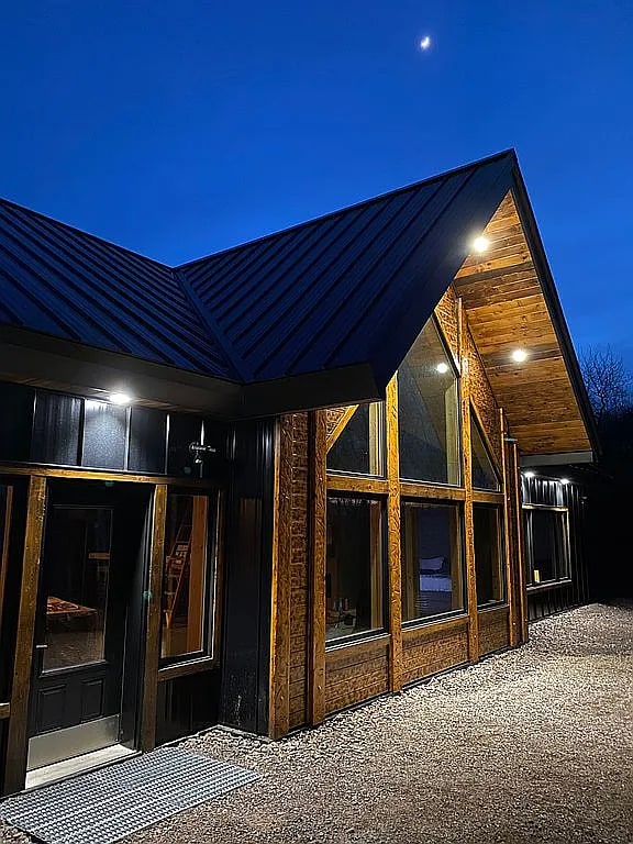 Building Photo - 978 Lakeview Dr