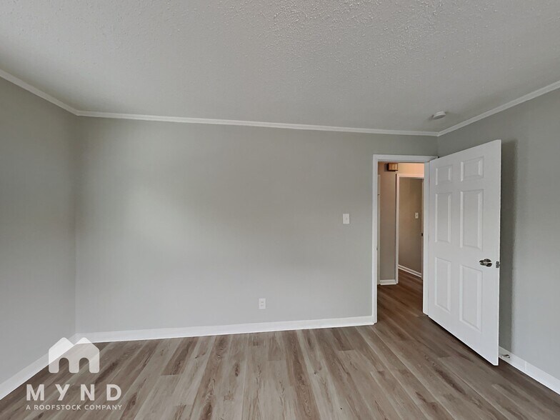 Building Photo - 3026 Bellaire Dr