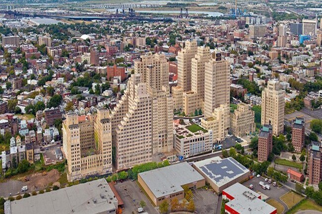 Building Photo - 126 Clifton Pl