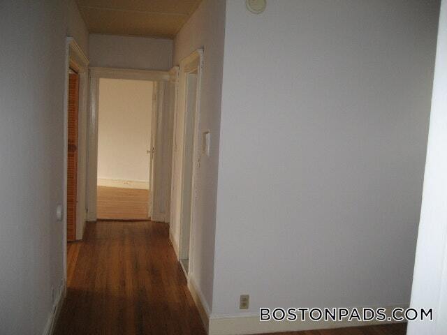Building Photo - 137 Park Dr