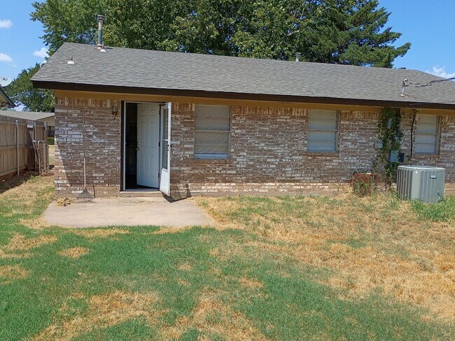 Building Photo - 306 W Michael Dr