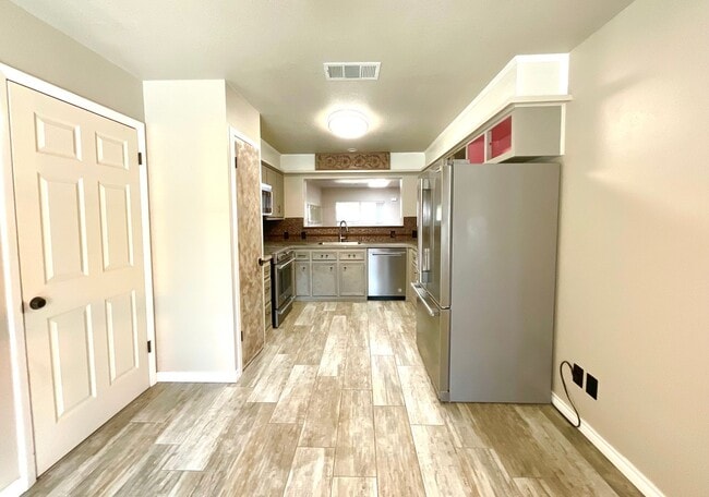 Building Photo - 5303 Shady Oak Cir