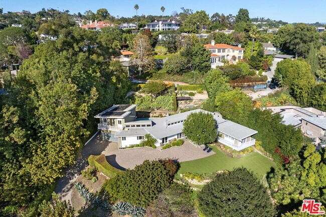 Building Photo - 11215 Sunset Blvd