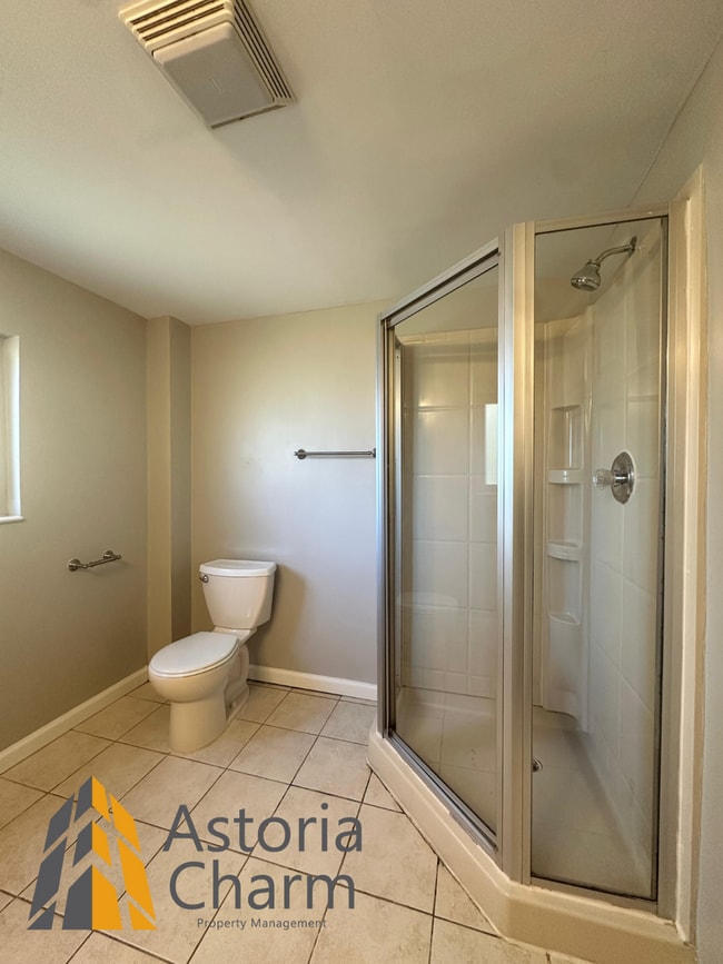 Building Photo - 3 Bedroom Home with Den, Patio/Deck Space,...