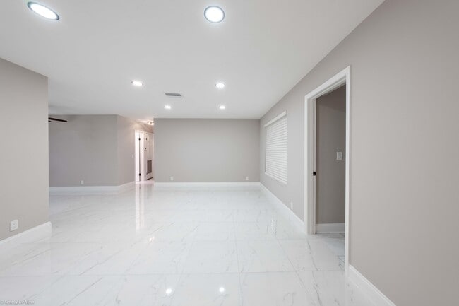 Building Photo - 120 SW 29th Terrace