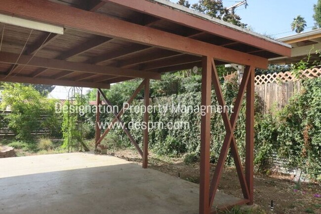 Building Photo - Whimsical 3 BR 2 BA Altadena Hills