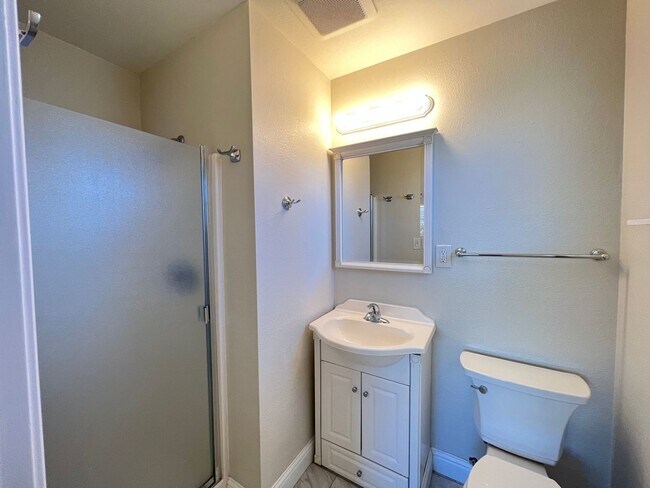 Building Photo - Single Story 3 bedroom In Cute Treelined Vallejo Neighborhood