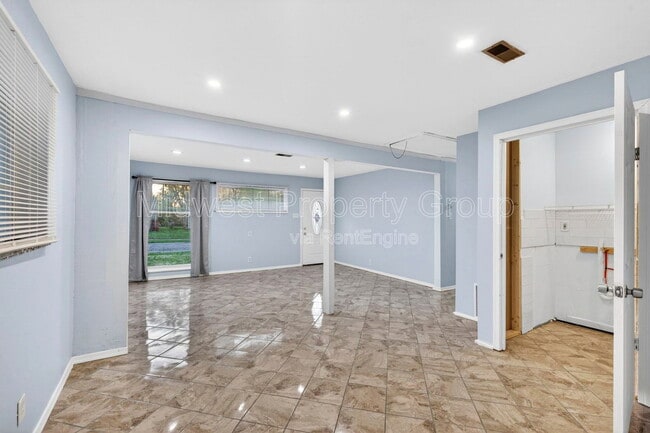 Building Photo - 5520 Holborn Dr