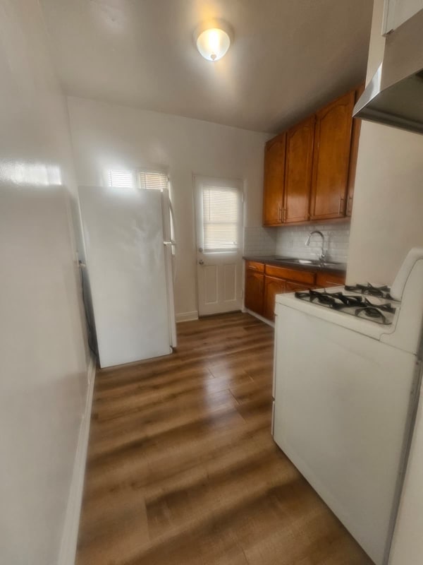 Building Photo - 806 N Poinsettia Pl