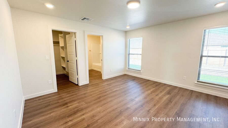 Building Photo - 2127 Langford Ave