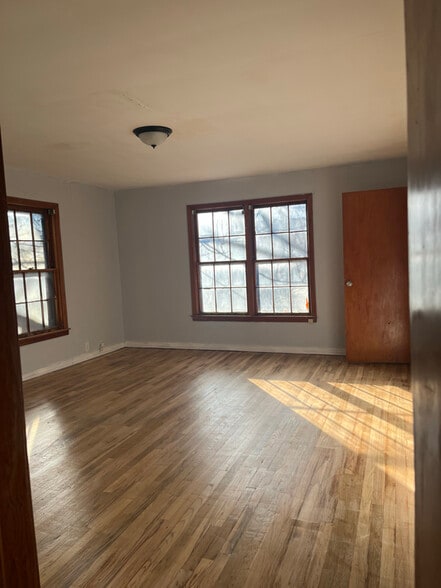 Building Photo - 216 Pine St