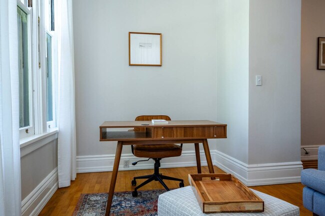 Building Photo - 351 Thrall St