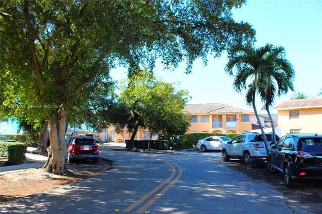 Building Photo - 2260 W 55th St