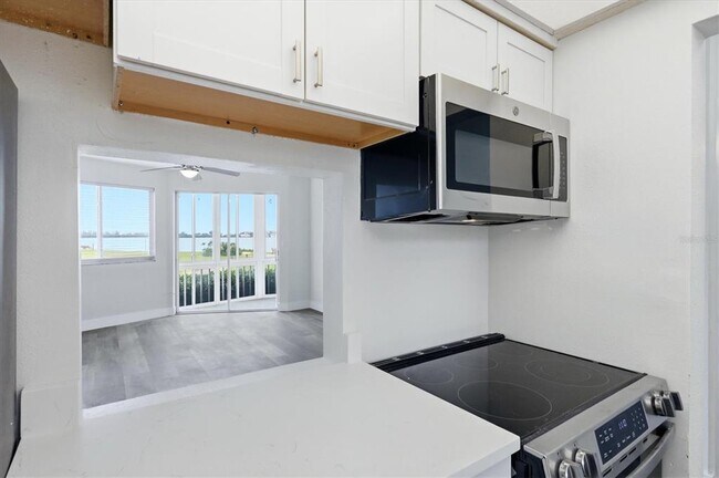 Building Photo - 769 John Ringling Blvd