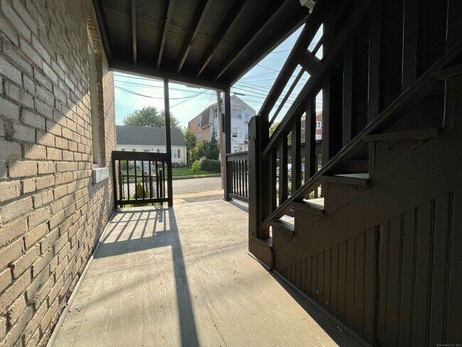 Building Photo - 178 Roosevelt St