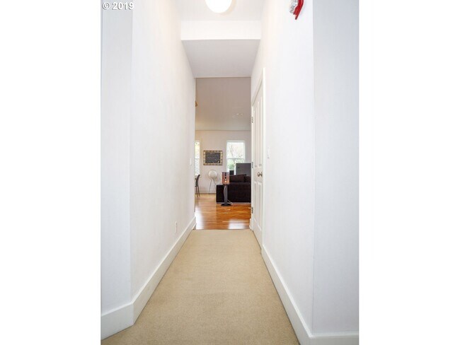 Building Photo - NorthWest/Nob Hill Condo 3Bd/2Ba ~ Washer/Dryer In Unit, Assigned Covered Parking,  Close to Shop...