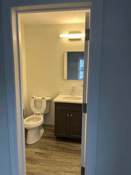 Building Photo - 96 Broad St