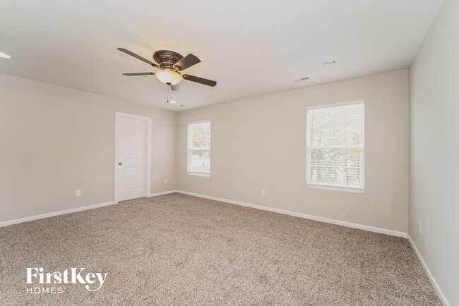 Building Photo - 13130 Circle Dr