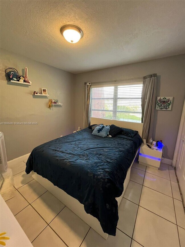 Building Photo - 13715 Kendale Lakes Cir