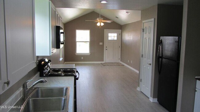 Building Photo - 17317 Avondale Cir