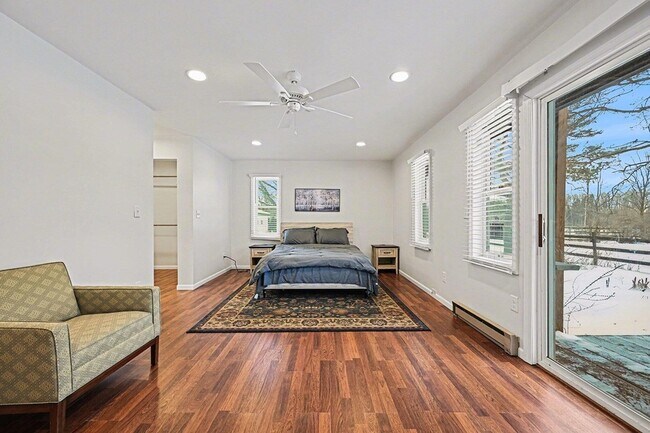 Building Photo - 325 W Delhi Rd