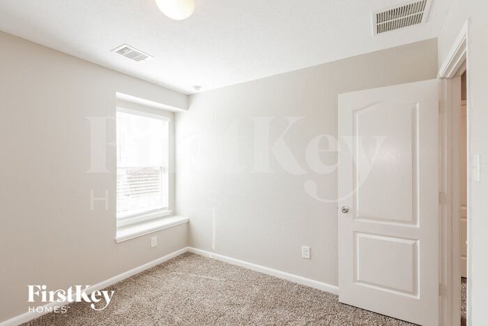 Building Photo - 5214 Pine Forest Ridge St
