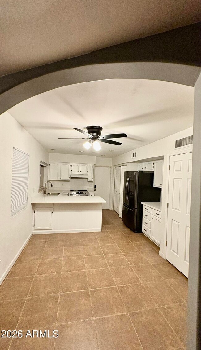 Building Photo - 2140 W Utopia Rd