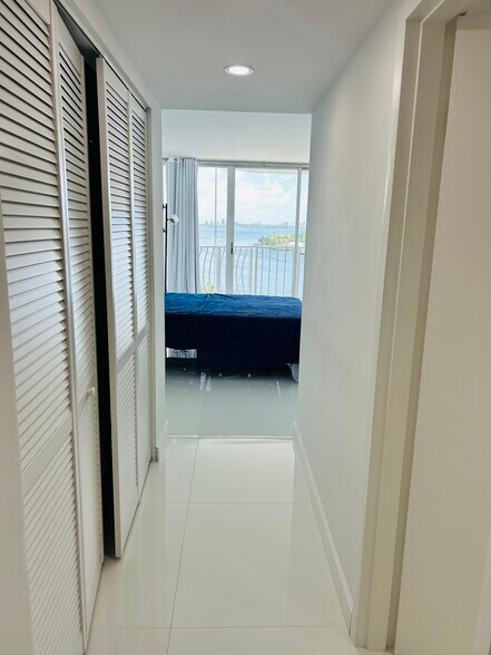 Building Photo - 7601 E Treasure Dr