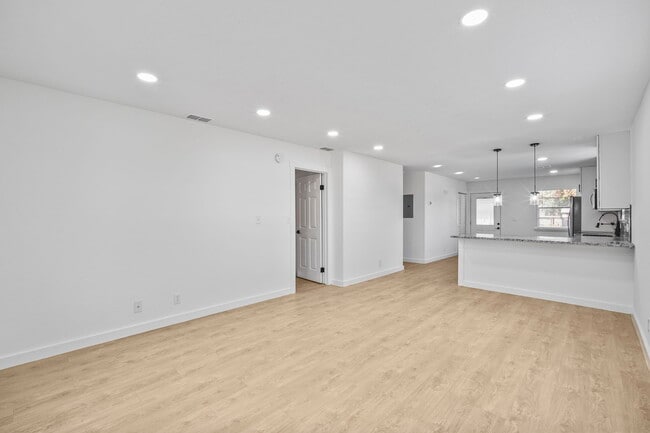 Building Photo - 1325 Cheney Hwy