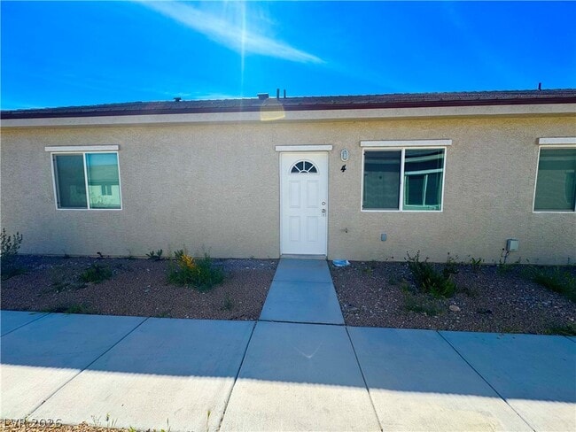 Building Photo - 1401 Ogallala St