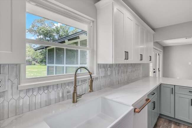 Building Photo - 4615 Barton Ln