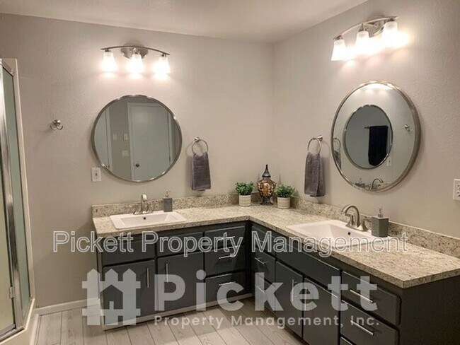 Building Photo - 290 Tahuyeh Pl W