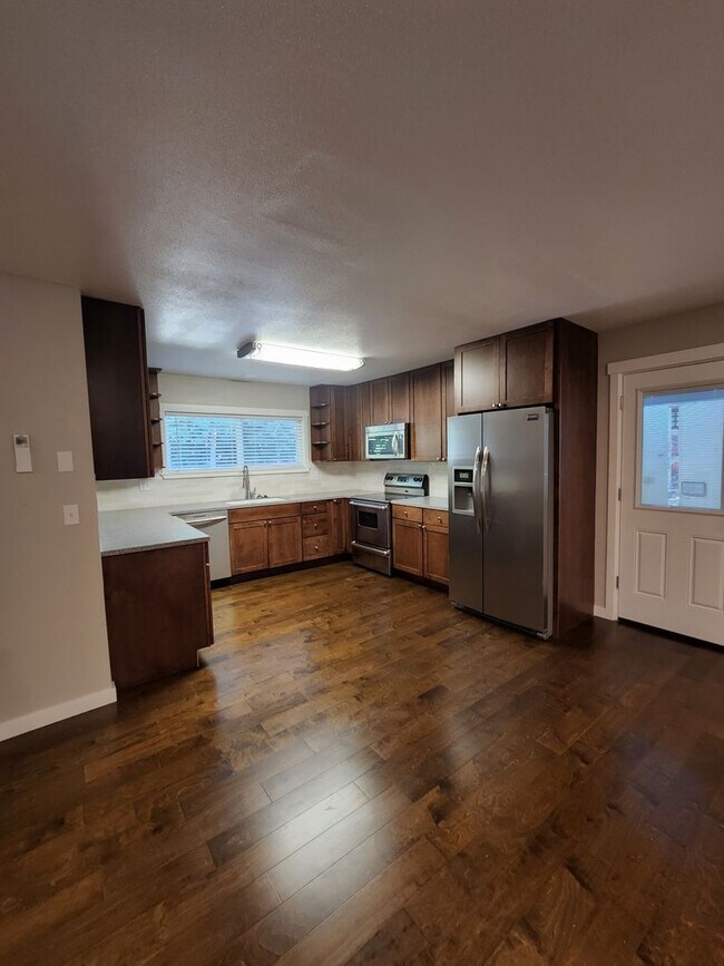 Building Photo - Stunning 2 Bedroom 2 Bathroom Home In Paye...