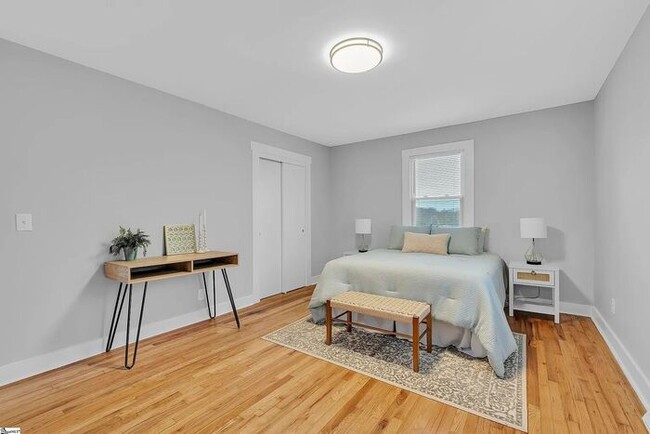Building Photo - A 4-bedroom GEM!!