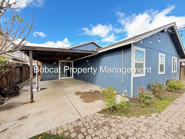 Building Photo - 2319 Blue Haven Ln