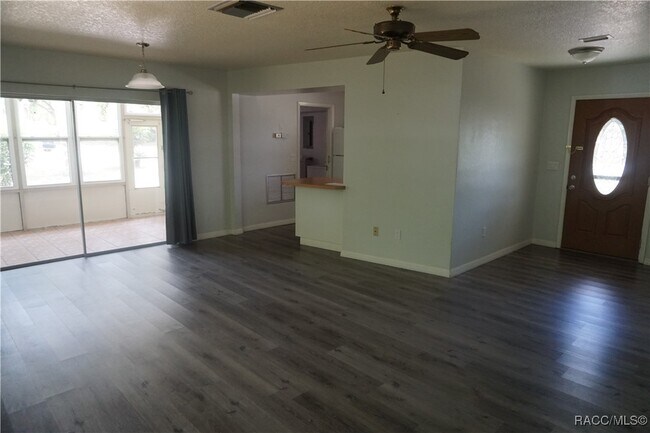 Building Photo - 9306 N Santos Dr