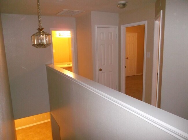 Building Photo - 8 Branchfield