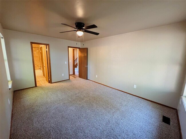 Building Photo - 213 Woodbridge Cir