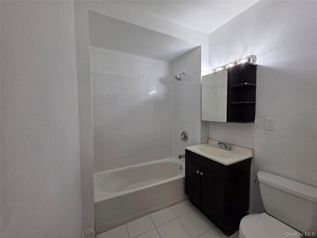 Building Photo - 190 Winnikee Ave