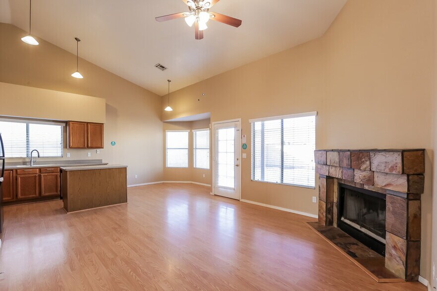 Building Photo - 544 W Laredo Ave