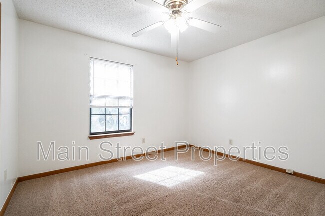 Building Photo - 8060 Winodee Rd