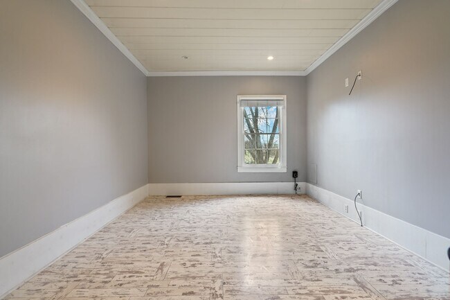 Building Photo - 251 Cheatham Springs Rd