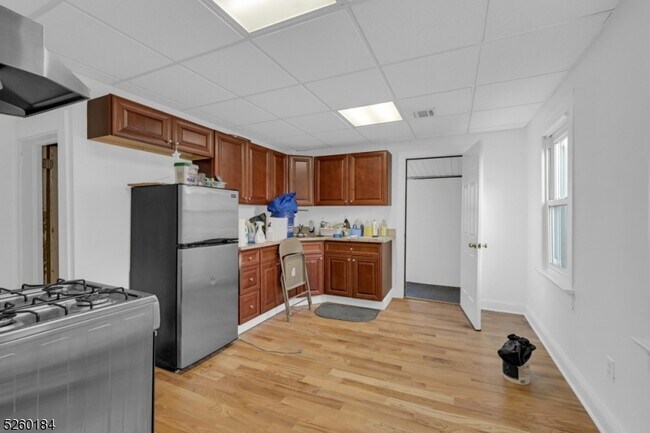 Building Photo - 38 Morris St