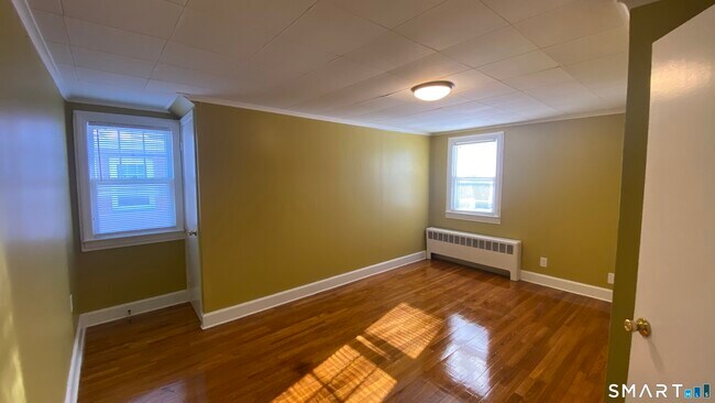 Building Photo - 214 Columbia St