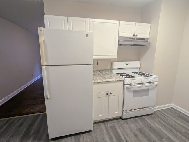 Building Photo - 2871 Marco Dr NW