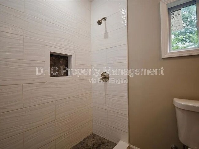 Building Photo - 1394 Alverado Way