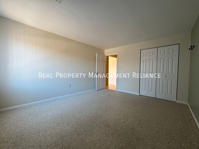 Building Photo - 20 Central St