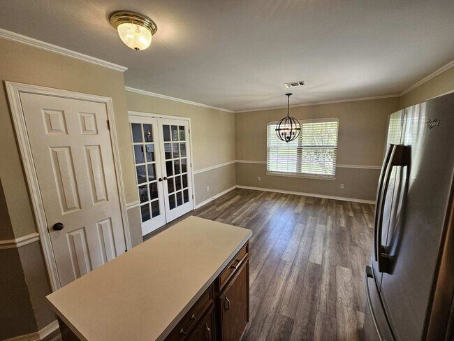 Building Photo - 5901 Pampus Ln